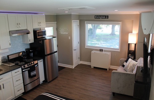 Lynchburg House | Cozy Retreat with Guest House & Breakfast Included
