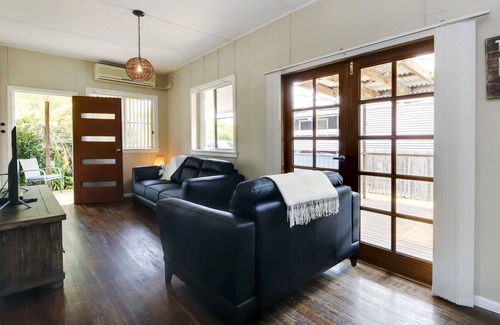 South West Rocks House | Pet-Friendly Retreat with Kitchen & Outdoor Access