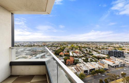 St Kilda Apartment | Prime Location 1-Bedroom Apartment in St Kilda, Rated 9.7
