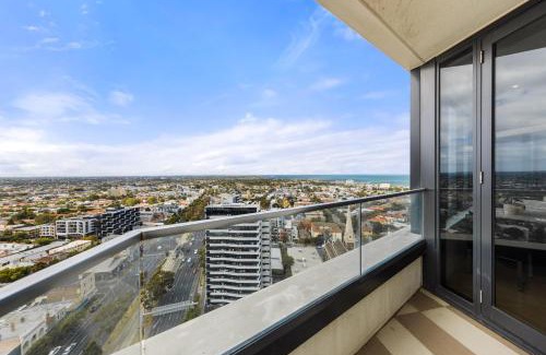 St Kilda Apartment | Prime Location 1-Bedroom Apartment in St Kilda, Rated 9.7