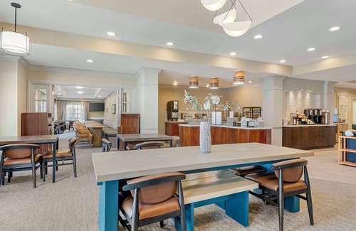 Herndon Apartment | Convenient Stay: 3 Relaxing Units with Kitchen & Pet-Friendly