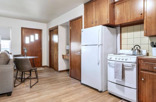 Wyandotte Apartment | Convenient Private Entrance 1 Bedroom in Riverview