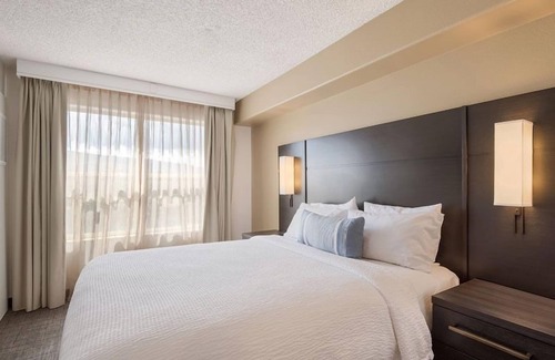 Reno/Tahoe Airport Resort | Convenient Getaway with Free Breakfast & Ocean View Kitchen