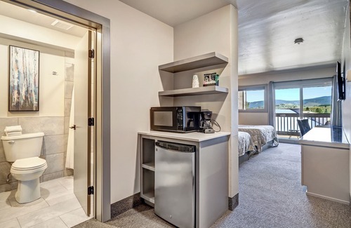 Angel Fire Hotel | Prime Location & Oceanfront Comfort at Elk Horn Lodge 304