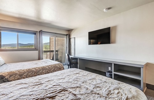 Angel Fire Hotel | Prime Location & Oceanfront Comfort at Elk Horn Lodge 304