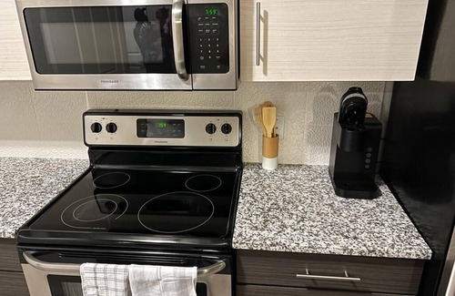 Richardson Apartment | Ideal Location - 1 Bedroom Apartment with Pool Access