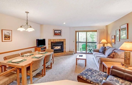 Rendezvous Condo | Prime Location with Easy Access to Ski Slopes and Pool