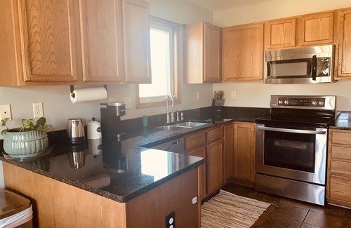 Urbandale House | Prime Ranch Home: 4 Bedrooms, Pet and Child Friendly