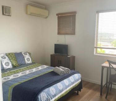 Robina House | Cozy Retreat Near Bond University with Oceanfront Views