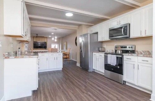 New Castle House | Perfect 3BR Getaway with Parking, Pet and Kid Friendly