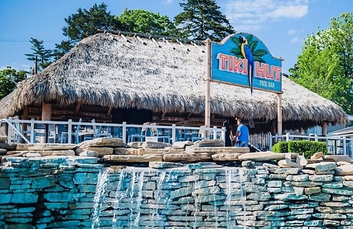 Osage Beach Hotel | Convenient Retreat in Missouri: Pool & Free Parking