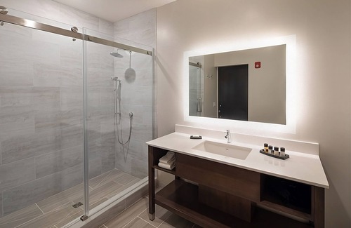 Winters Hotel | Ideal Winters Getaway: Downtown Units with Free Parking