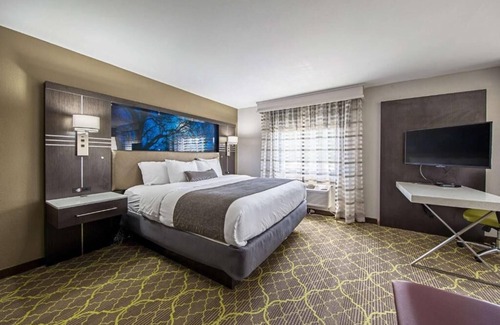 Clemson Hotel | Prime Location Stay near Downtown Pendleton for Business Trips