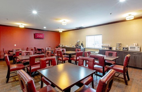 Council Bluffs Hotel | Convenient Hotel Stay with Pool and Free Parking Access