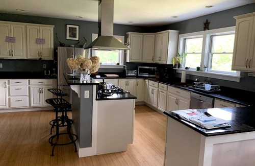 Charlotte House | Ideal Location Near Burlington & Lake Champlain - Book Now!