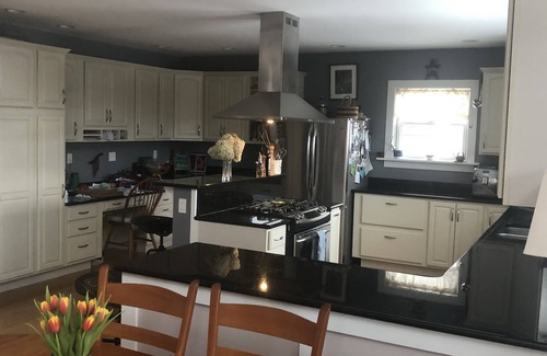 Charlotte House | Ideal Location Near Burlington & Lake Champlain - Book Now!