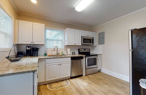 Cartersville House | Unmatched Convenience with Spa & Family-Friendly Amenities