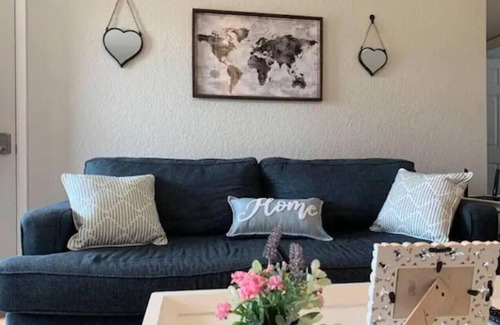 Lahoma House | Ideal Location Near Wind Farms & Wedding Venue, Pet Friendly