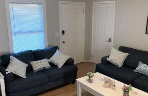 Lahoma House | Ideal Location Near Wind Farms & Wedding Venue, Pet Friendly