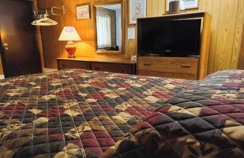 International Falls Hotel | Convenient Retreat Ideal for Exploring Voyageurs National Park