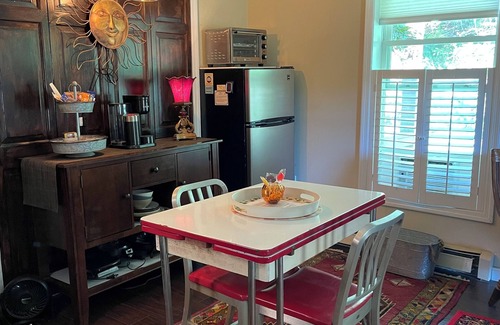 White River Junction Apartment | Ideal Stay: Pet-Friendly with Ocean Views & Spa Access