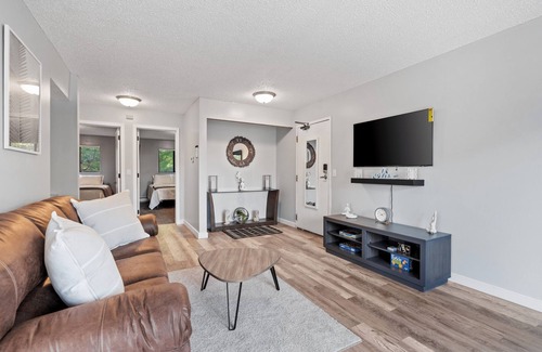 St. Louis Park Apartment | Pet-Friendly West End Apartment for Memorable Stays
