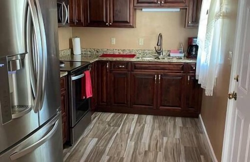 Myrtle Grove House | Ideal 2BR Home with Spa & Breakfast - Guest Rated 10/10