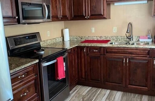 Myrtle Grove House | Ideal 2BR Home with Spa & Breakfast - Guest Rated 10/10