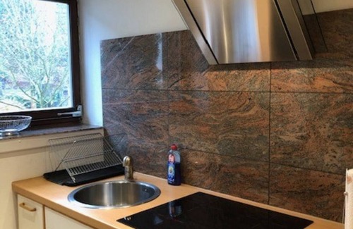 Zwingenberg Apartment | Prime Location Executive Apartment with Breakfast & Kitchen