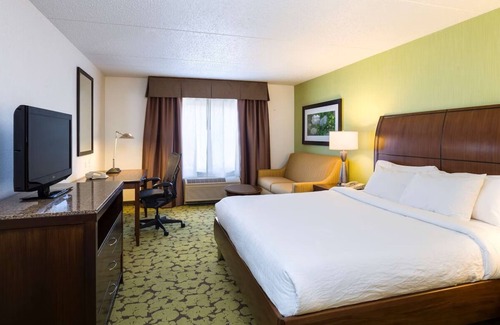 Hopelawn Hotel | Ideal Location Near Rutgers University with Pool Access