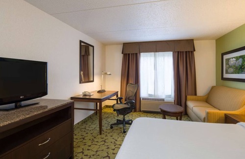 Hopelawn Hotel | Ideal Location Near Rutgers University with Pool Access