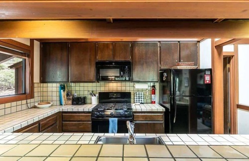 Tahoe City House | Convenient Chinquapin Townhome with Breakfast Included