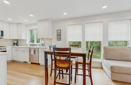 Wellfleet House | Renovated Cottage with Ocean View & Chef's Kitchen Escape