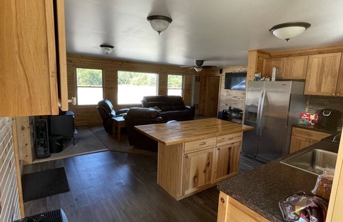 Shingleton House | Secluded Cabin Retreat with Child-Friendly Amenities