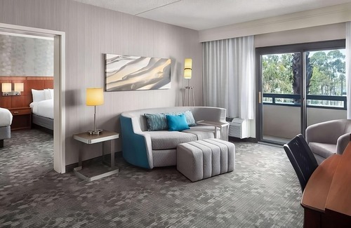 Laguna Hills Resort | Convenient Hotel Near Heisler Park with Pet-Friendly Perks