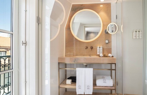 Baixa Hotel | Elegant Stay at Convent Square Lisbon, Rated 9.8/10