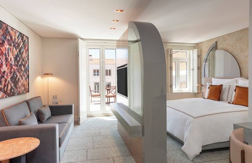 Baixa Hotel | Elegant Stay at Convent Square Lisbon, Rated 9.8/10