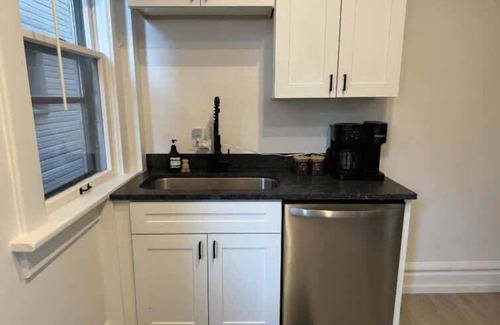 Victorian Village House | Convention - King Bed - Short North - Free Parking
