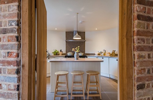 Ewhurst Green House | Discover the Unique Oast House in Brede Valley with Pool