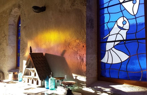 Loubezs-Bernac House | Idyllic Chapel Retreat with Private Heated Pool & Ocean Views