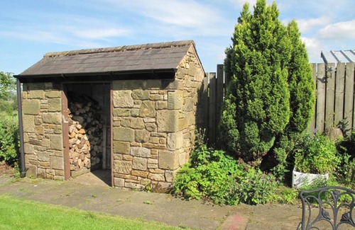 Brampton House | Beautiful Converted Chapel in AONB with Spa & Pool Access