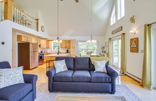Conway House | North Conway Home with Access to Private Beaches & Spa