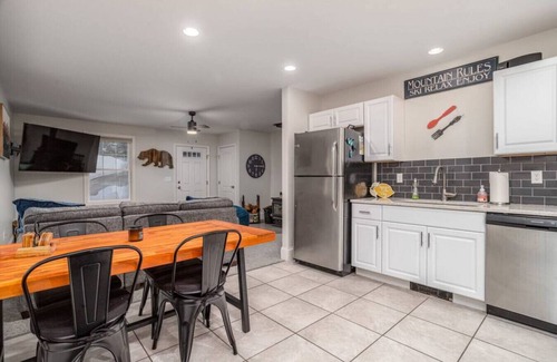 Conway House | Pet-Friendly Conway Retreat with Hot Tub & Fire Pit