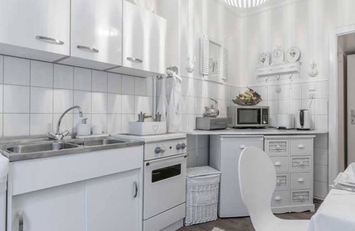 Doehren Apartment | Convenient CONZEPTplus Apartment with Free WiFi & Kitchen