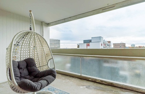 Linden-Mitte Apartment | CONZEPTplus: Spacious 4-Room Apartment with Free WiFi