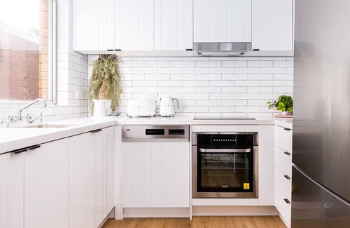 Coogee Apartment | Coogee by the Coast: Oceanfront Stay with Top-Rated Amenities