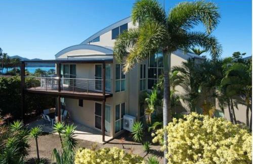 Hamilton Island House | Relax at Cooinda Gardens 6 with Oceanfront Views