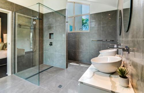 Hamilton Island House | Relax at Cooinda Gardens 6 with Oceanfront Views