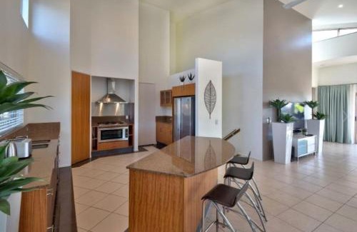 Hamilton Island House | Relax at Cooinda Gardens 6 with Oceanfront Views