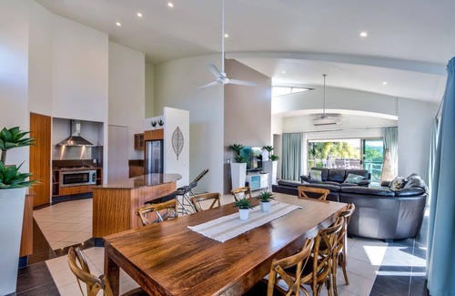 Hamilton Island House | Family-Friendly Getaway with Pool and Spa, Rated 9.4/10